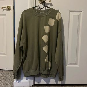 URBAN OUTFITTERS- Urban Renewal Sweatshirt